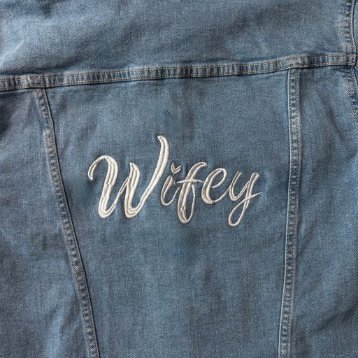 hímzés farmerkabátra, wifey - CreativeDorci