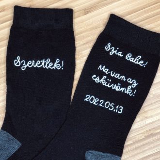 Ma van az esküvőnk feliratos hímzett zokni - CreativeDorci