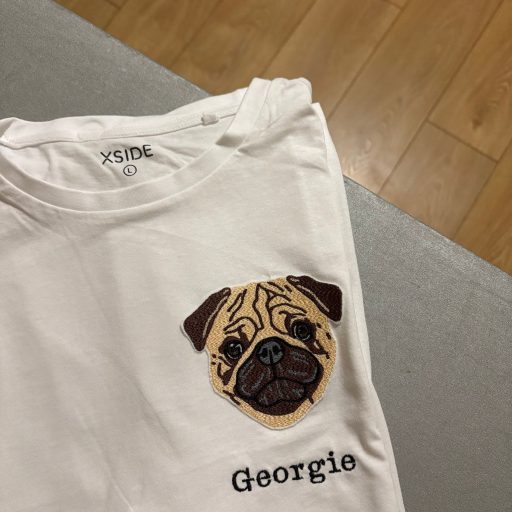 Mopsz, Pug kutyus és név hímzés ajándékba pólóra, pulóverre, sapkára - CreativeDorci